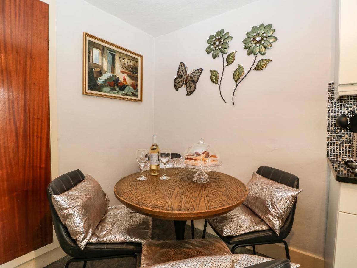 לאדלו Cariad Cottage מראה חיצוני תמונה